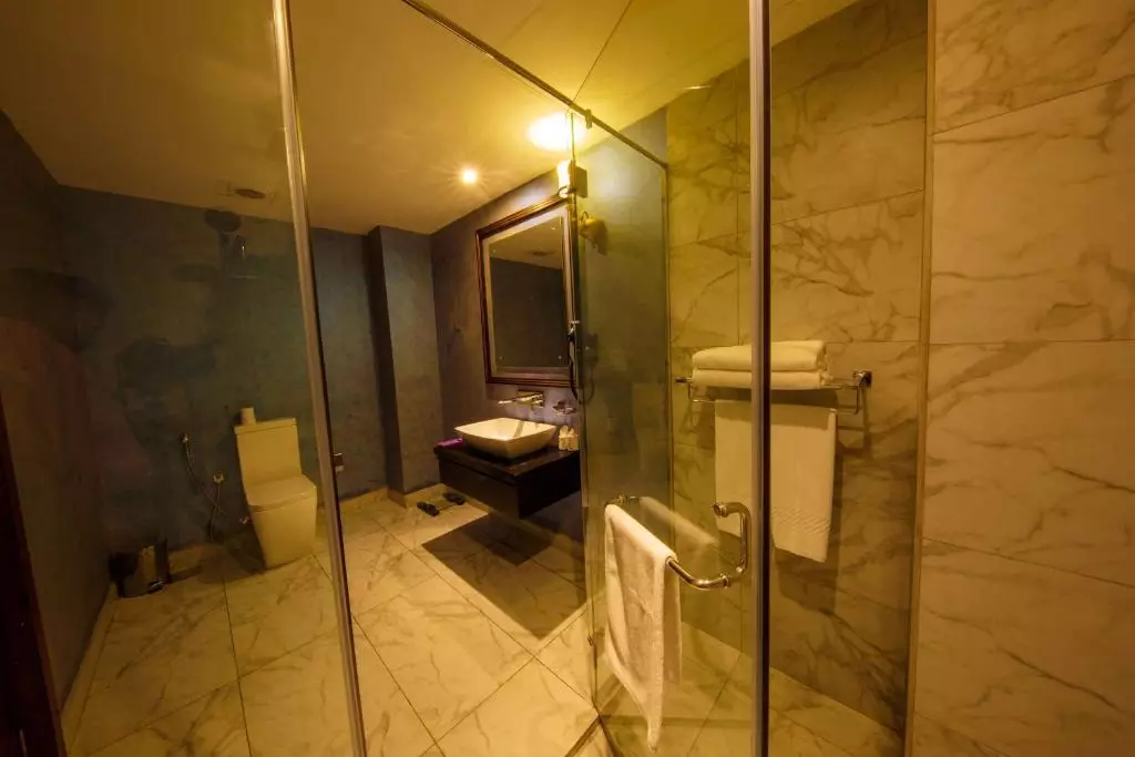 حمام اتاق هتل استیورت بای سیتروس